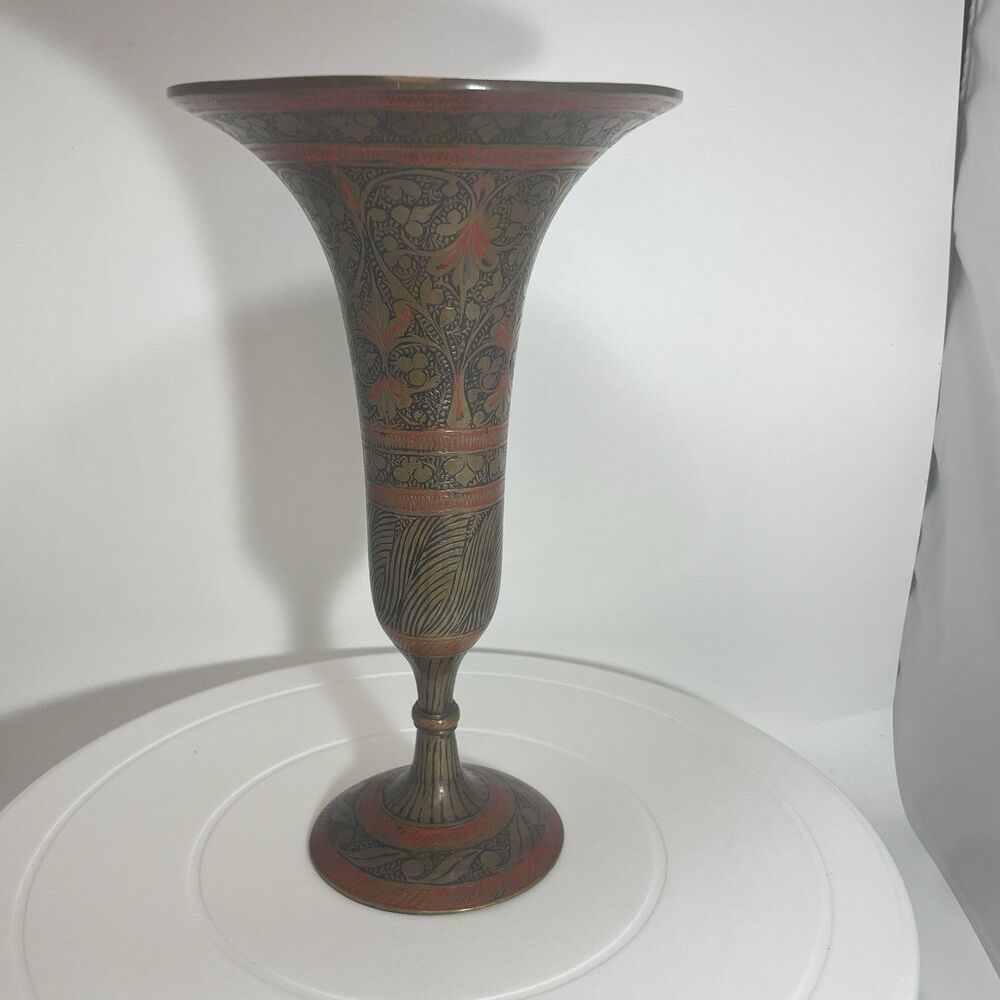Vtg Indian Brass Trumpet Vase Hand Etched Champleve Enamel Red Black India 557 - Picture 2 of 10